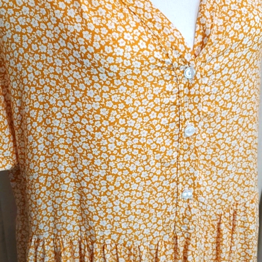 Size 1XL Rae Mode Yellow & White Floral Top